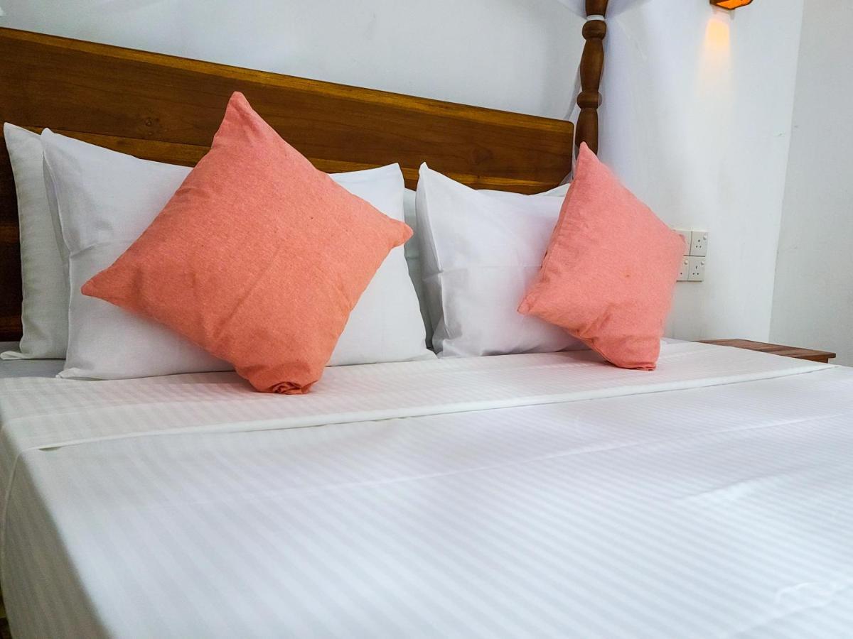 Woodholic Homestay Σιγκιρίγια Εξωτερικό φωτογραφία