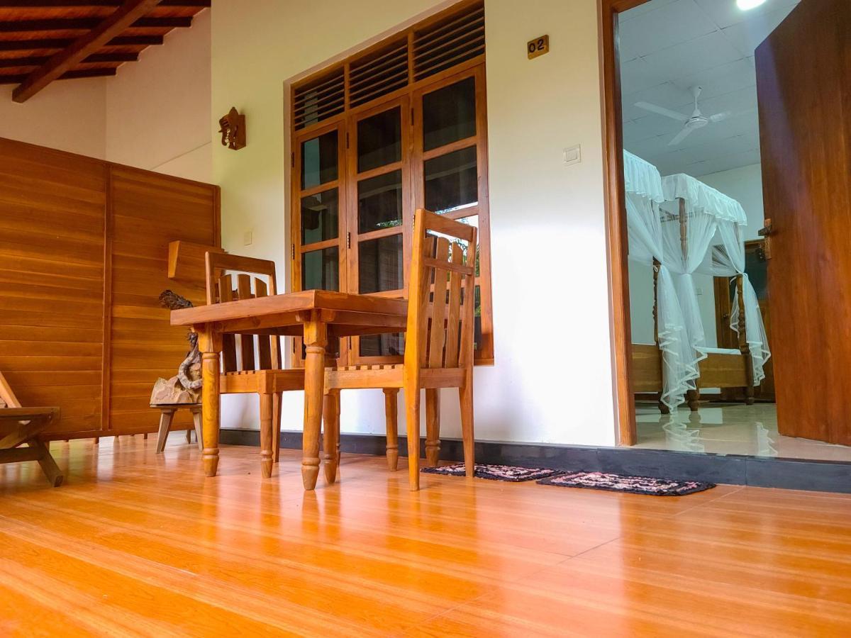 Woodholic Homestay Σιγκιρίγια Εξωτερικό φωτογραφία