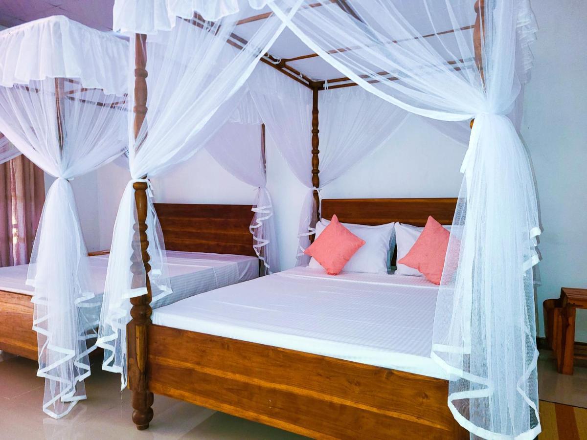 Woodholic Homestay Σιγκιρίγια Εξωτερικό φωτογραφία