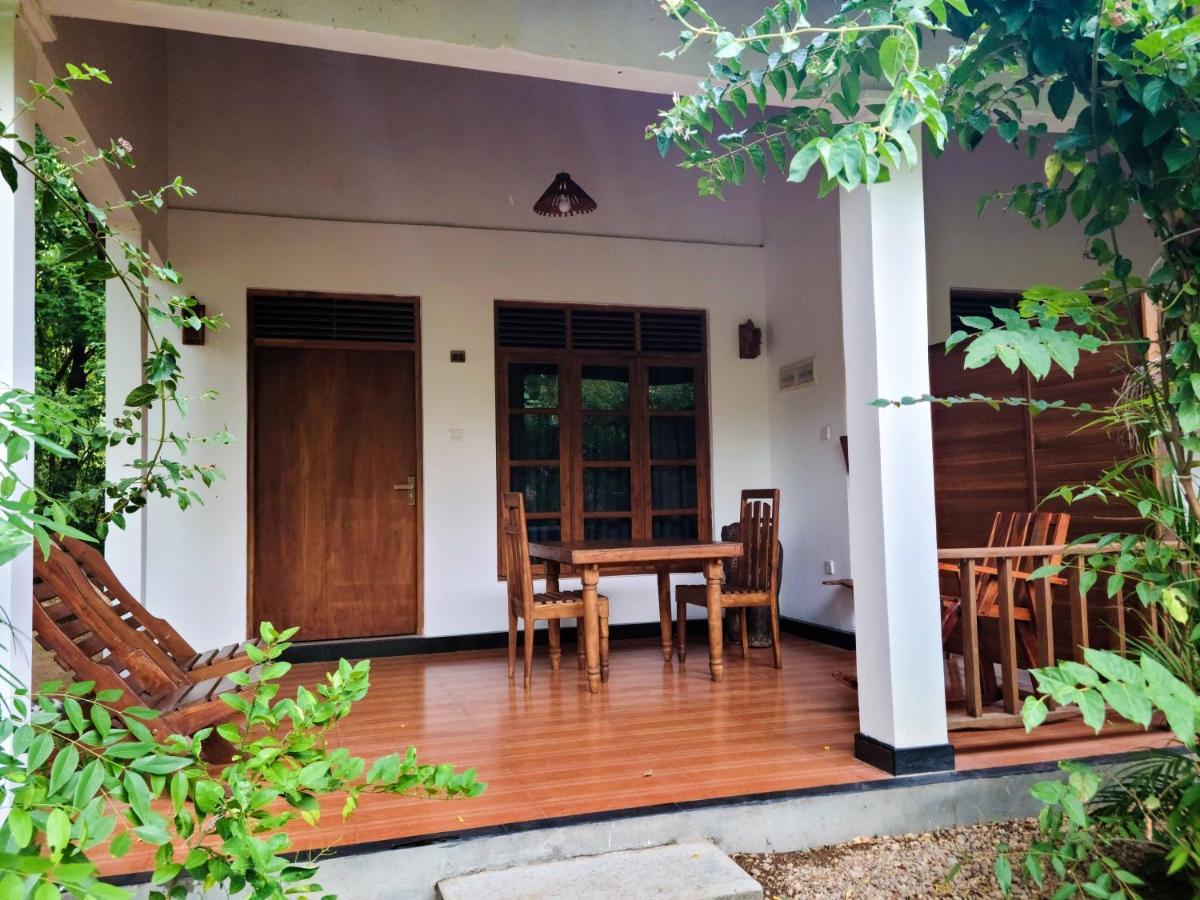Woodholic Homestay Σιγκιρίγια Εξωτερικό φωτογραφία