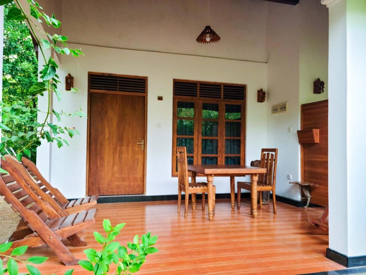 Woodholic Homestay Σιγκιρίγια Εξωτερικό φωτογραφία