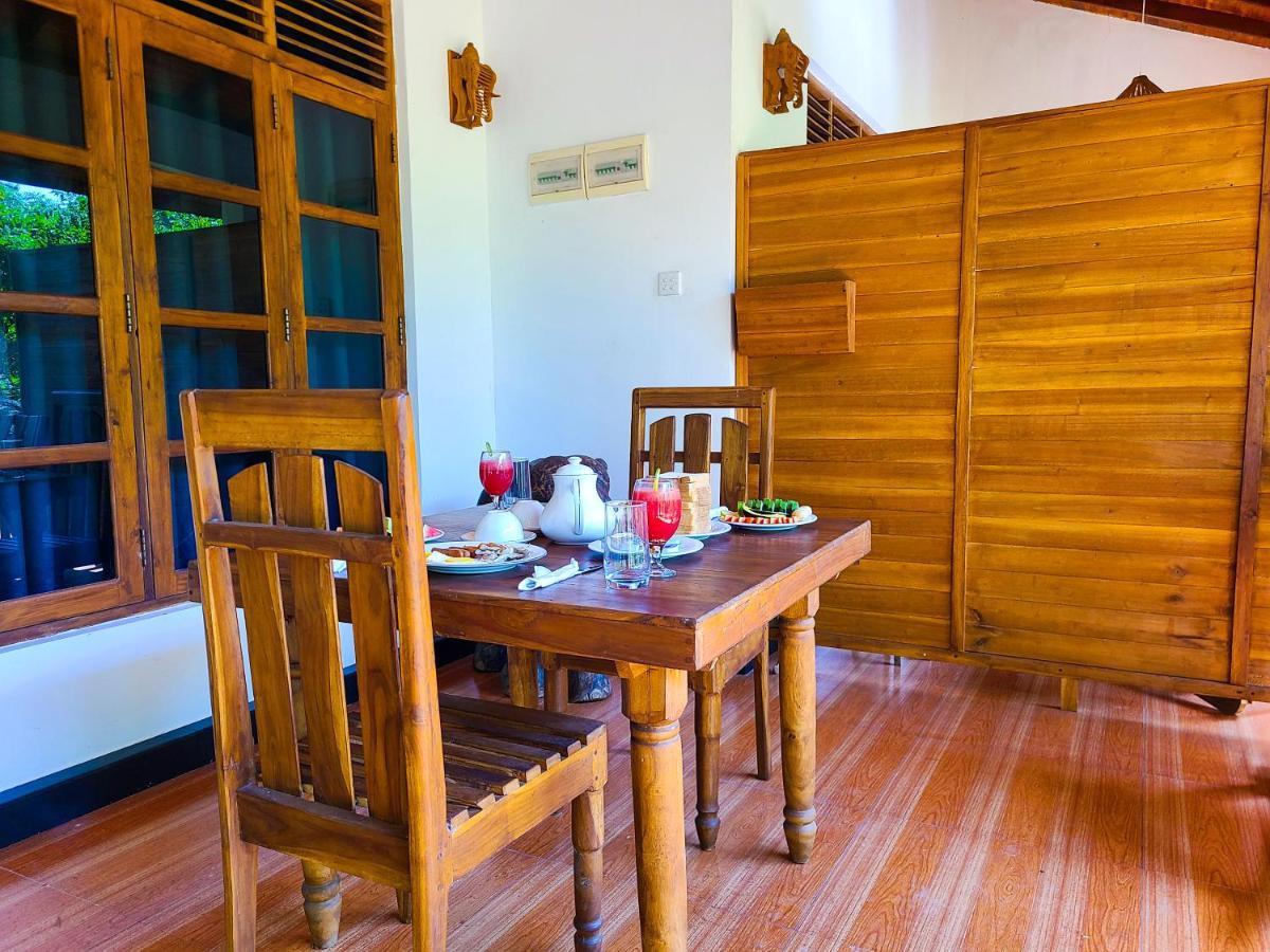 Woodholic Homestay Σιγκιρίγια Εξωτερικό φωτογραφία