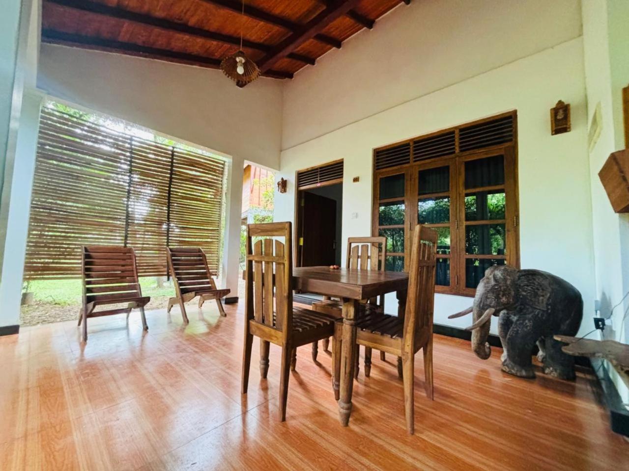Woodholic Homestay Σιγκιρίγια Εξωτερικό φωτογραφία