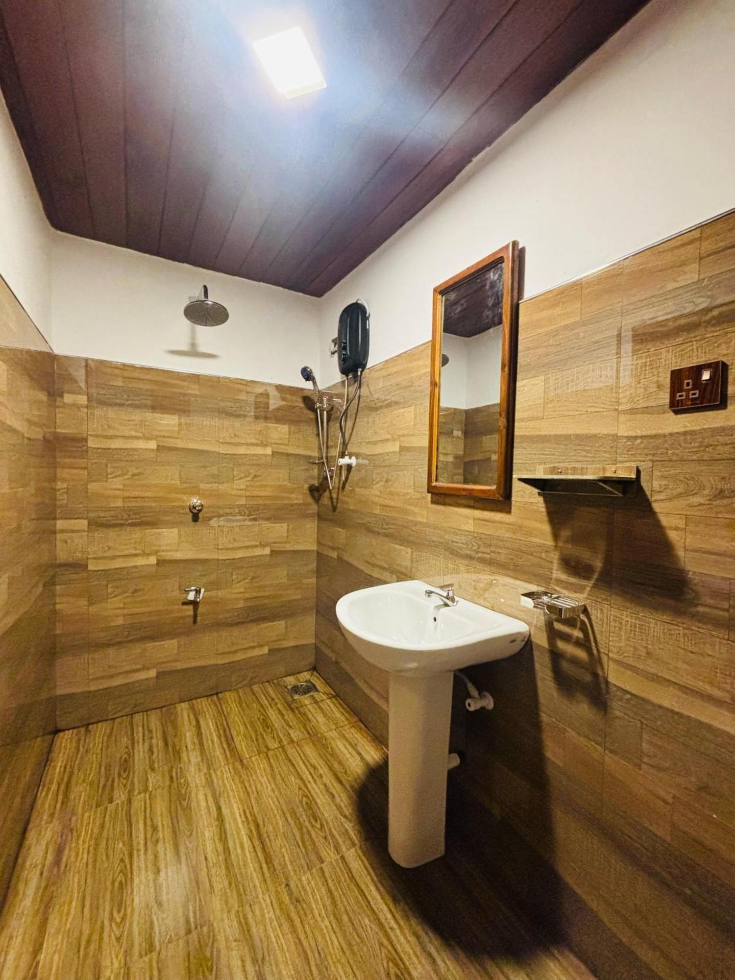 Woodholic Homestay Σιγκιρίγια Εξωτερικό φωτογραφία