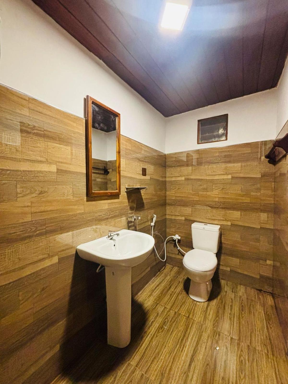 Woodholic Homestay Σιγκιρίγια Εξωτερικό φωτογραφία