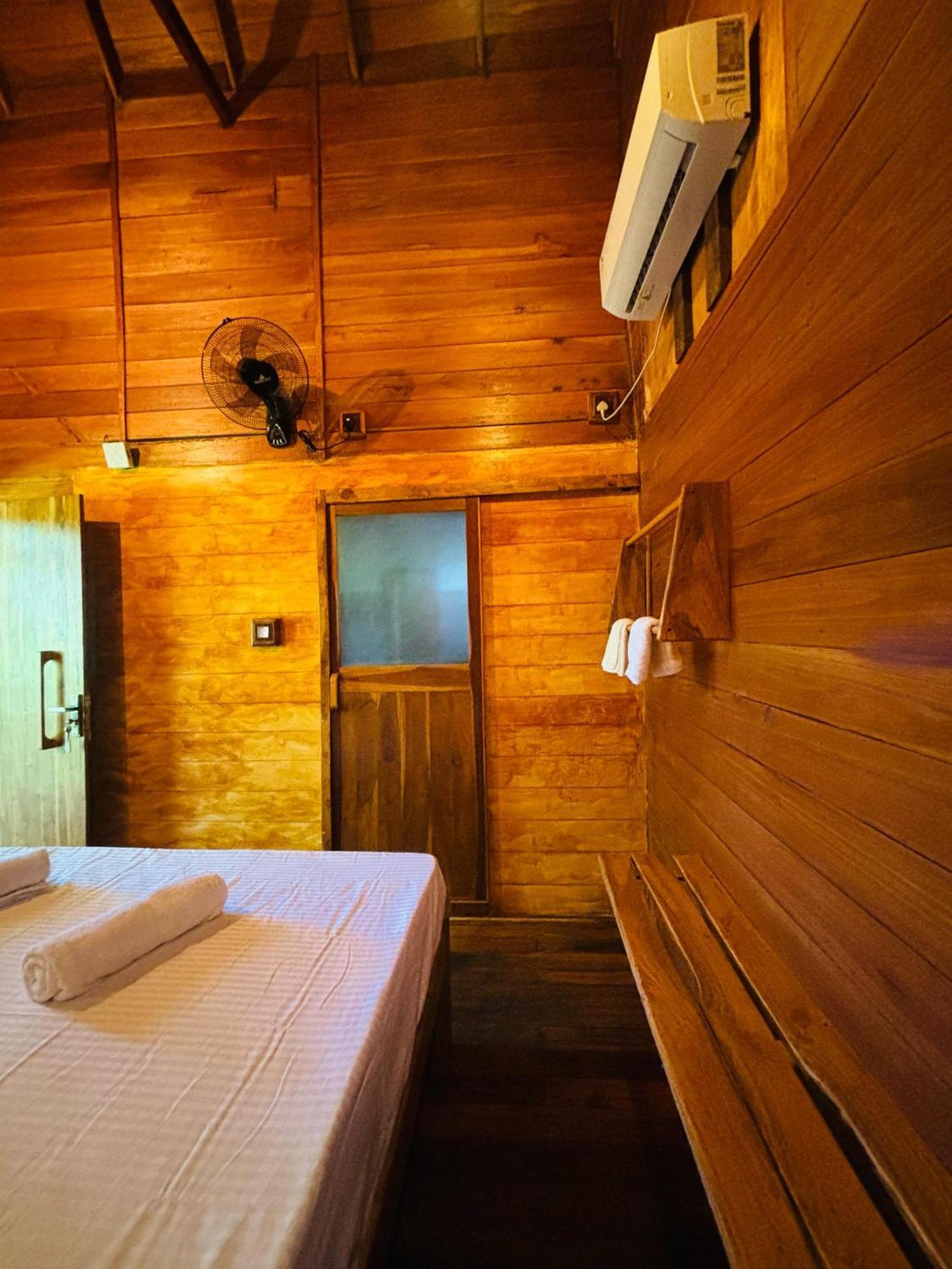 Woodholic Homestay Σιγκιρίγια Εξωτερικό φωτογραφία